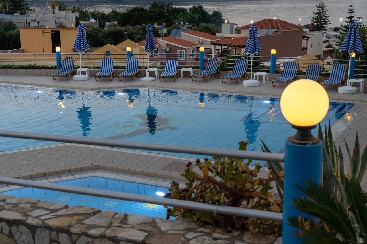 Hotel Mimoza Agia Marina Eksteriør billede